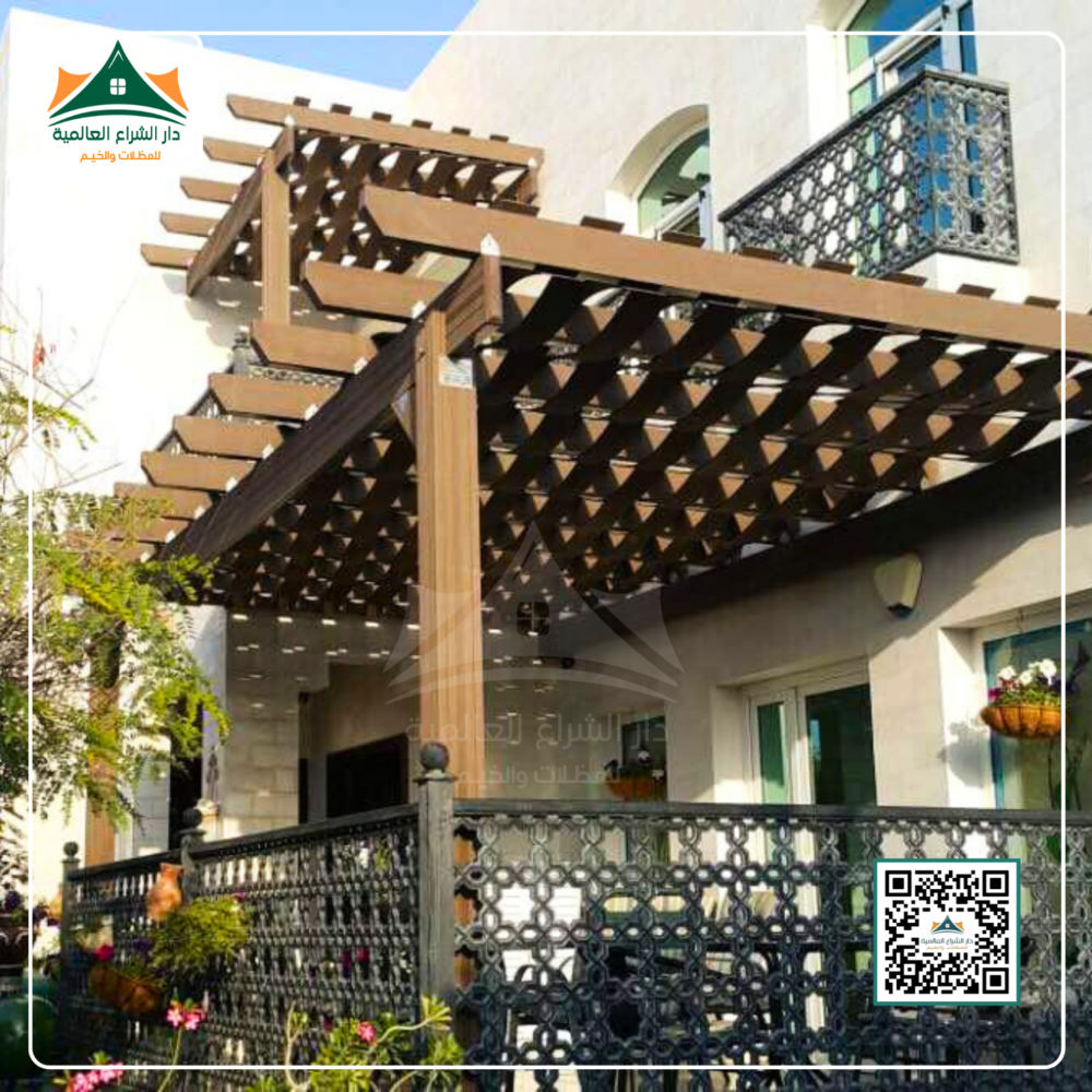 برجولا خشبية فاخرة – تصميم طبيعي ولمسة جمالية للحدائق والمداخل